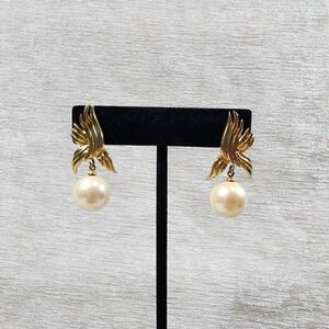 Vintage Gold Tone Metal Pearl Drop Earrings Costume Jewelry